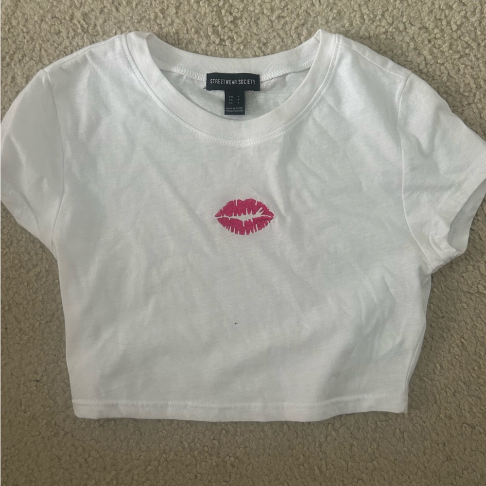 White Crop Top with Pink Lip Print Embroidered - Picture 3 of 5